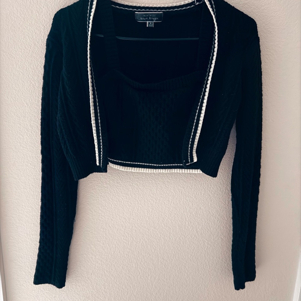 Cable knit cropped top and sweater set